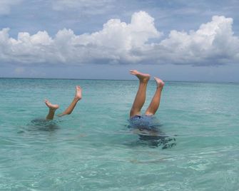 Don't Worry Beach Happy Man-O-War Cay. Your Best-Ever Family Beach Vacation. - Marsh Harbour - Balcón