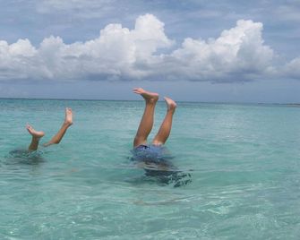Don't Worry Beach Happy Man-O-War Cay. Your Best-Ever Family Beach Vacation. - Marsh Harbour - Balkon