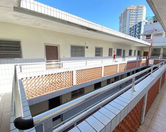 Pé na Areia Praia da Guilhermina IV - Praia Grande - Balkon