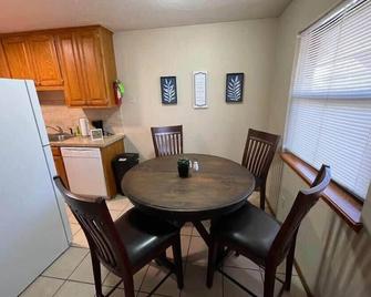 2br 1bath Downstairs Apartment Near Fort - Lawton - Restaurant