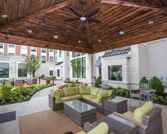 King Suite W/ Pool & Gym Access. Free Breakfast! - Miamisburg - Patio