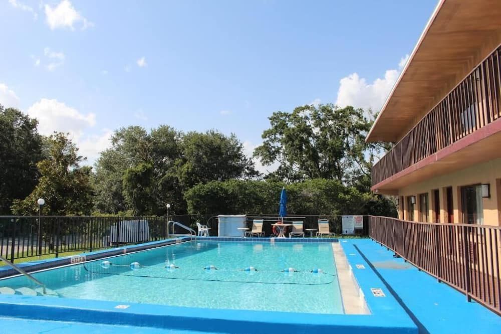 Oak Ridge Inn - קיסימי - בריכה