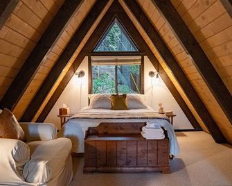 Romantic Winter Cabin:Wood Stove, Scenic Views, Wood Stove - Arnold - Bedroom
