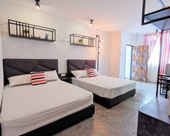 OYO 91032 Mwv Family Suite Room - Muar - Bedroom