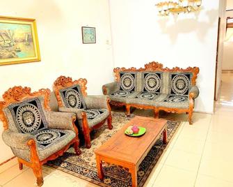 Rachella Homestay - Batusangkar - Sala de estar