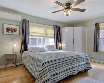 Dunsmuir Adventure House ~ Spacious family getaway - Dunsmuir - Bedroom