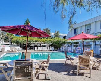 Motel 6 San Francisco Belmont - Belmont - Басейн