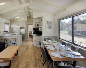 Deniliquin Riverside Caravan Park - Deniliquin - Essbereich