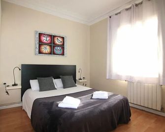 كلاس بد روم ساغريرا - برشلونة - غرفة نوم