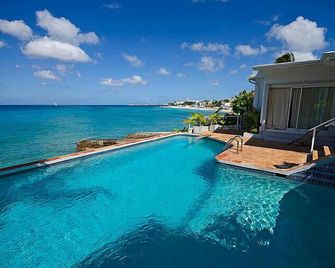 Ocean front villa, pool, private ocean snorkeling - Cole Bay - Piscina