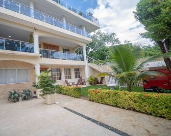 Room in the center with Outdoor Jacuzzi - Sosúa - Building