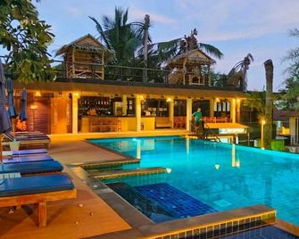 Sasitara Residence - קו סאמוי - בריכה