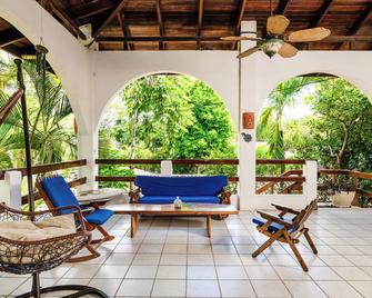 Casa Sueca Hotel - At the Beach - Tamarindo - Balcón