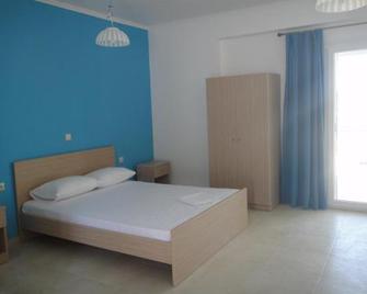 Menes Hotel - Desimi - Bedroom