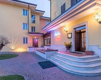 Hotel Colombera Rossa - Брешія - Будівля