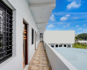 Spot On Hotel Royal Inn - Chandrapur - Balcón