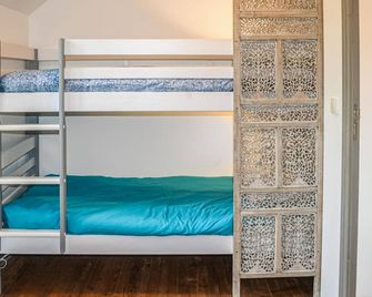 2 Bedroom Cozy Home in Saint Leon Sur Ve - Saint-Léon-sur-Vézère - Habitación
