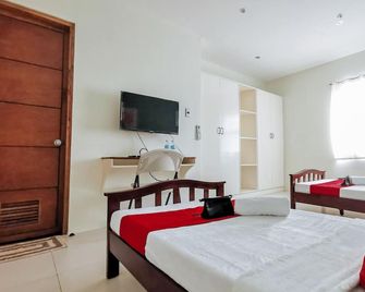 RedDoorz Plus near Bangko Sentral Ng Pilipinas Davao - Davao City - Bedroom