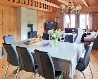 7 Person Holiday Home in Orsta/brungot - Ørsta - Dining room