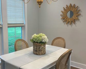 Charming 1-bedroom cottage in welcoming Thomasville with AC, WiFi - Thomasville - Essbereich