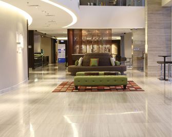 Holiday Inn Express Surabaya Centerpoint By IHG - Surabaya - Reception
