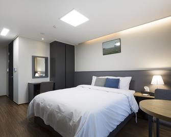 New Songtan Hotel - Pyeongtaek - Bedroom