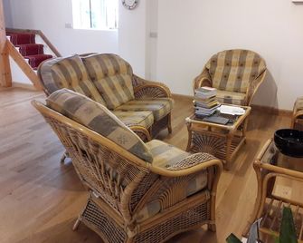 Cosy, smart self-contained stone cottage, 1000 feet up - Builth Wells - Living room
