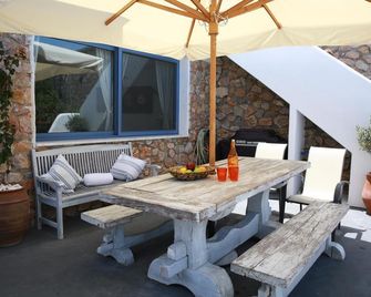 Odysseys House - Fira - Patio