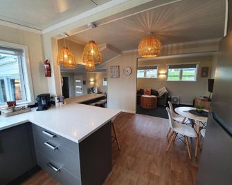 Stanmore Bay Beach House - Whangaparaoa - Cocina