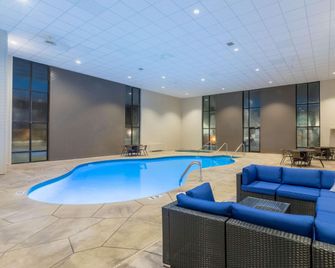 AmericInn by Wyndham Prairie du Chien - Prairie du Chien - Pool