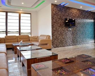 Kangra Rodeway Inn - Kāngra - Lounge