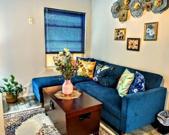 Cozy ground floor rooms at the heart of Jackson Heights - Queens - Sala