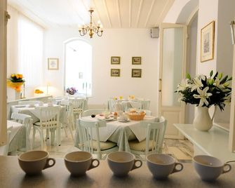 Hotel Omiros - Ermoupoli - Dining room