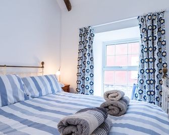 A beautiful coastal townhouse in the heart of Newport, Pembrokeshire - Newport - Bedroom