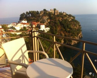 Palatino Hotel - Párga - Parveke