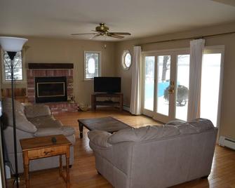 NFL draft housing one hour north of Green Bay - Wausaukee - Sala de estar