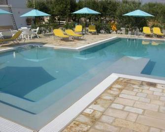 Trulli di Pozzomasiello - Locorotondo - Pool