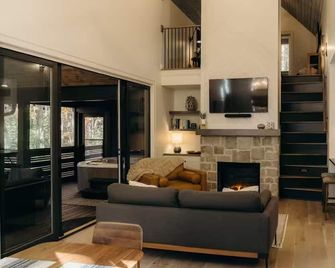The Bluebird Cabin - Monteagle - Huiskamer