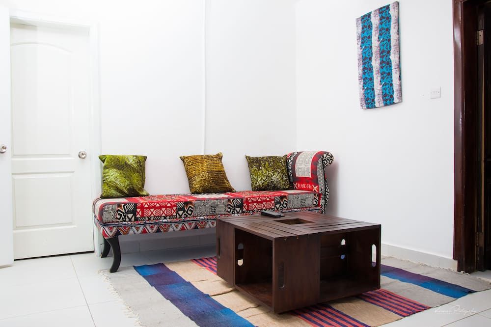 Eastwest Hospitality - Freetown - Living room
