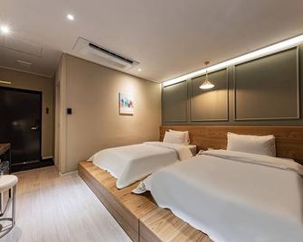 Brown Dot Hotel - Jecheon - Camera da letto