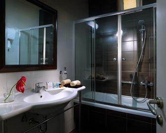 Latini Family Hotel - Náfplio - Phòng tắm