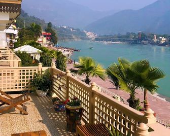 Yog Niketan By Sanskriti - רישיקש - מרפסת