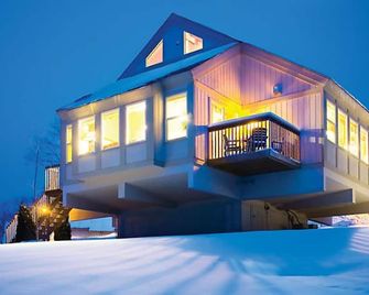 2 Bedroom Cottage at Christmas Mountain Village - Wisconsin Dells - Building