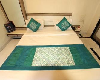 Hotel Saikripa Imperial - Daman - Schlafzimmer