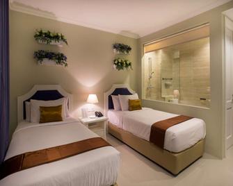 Amalfi Hotel Seminyak - Denpasar - Schlafzimmer
