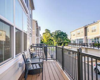 Cozy South Carolina Abode - Steps from Main Street - Greenville - Balcony