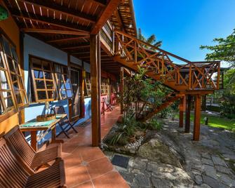 Pousada Villa Da Prainha - איליאבלה - פטיו