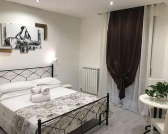 Home Meryem - Verona - Camera da letto