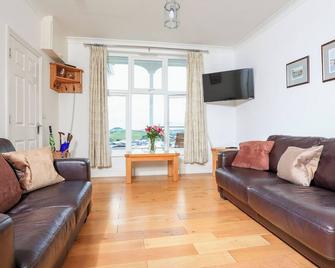 1 Lyndhurst - Salcombe - Living room