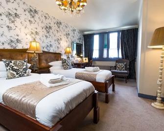 Logis Hotel De France - La Chartre-sur-le-Loir - Habitación
